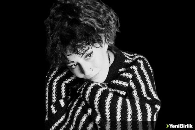 GÖZDE ÖNEY ‘İKİ TEKLİK ŞARKILAR’ projesine start verdi ‘HER ŞEY BİTMİŞTİR ARTIK’