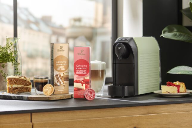 Tek dokunuşla kahve keyfine doyun…  Tchibo’dan yaza özel Strawberry Cheesecake ve Carrot Nut Cake