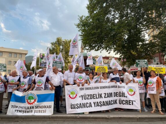 YAŞAM GELİRİ TALEBİMİZ, İKTİDARIN SURLARINA ÇARPARAK GERİ DÖNÜYOR!