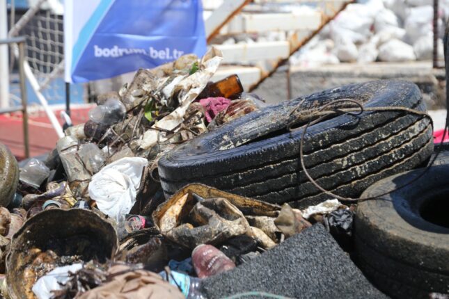 YALIKAVAK’TA DENİZ DİBİ TEMİZLİĞİ  DENİZ DİBİ TEMİZLİĞİ YALIKAVAK’TA DEVAM ETTİ