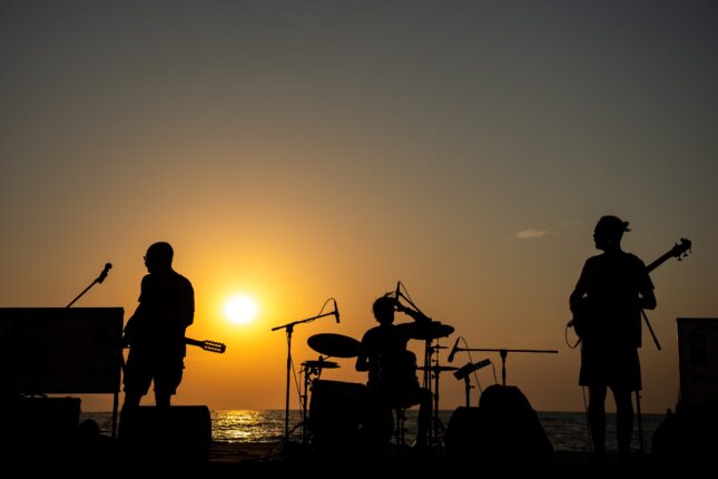 Yasak Helva, Gümüşlük sahilinde konser verdi