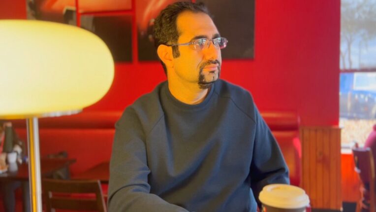 Cüneyt İlhan Pop ve Alternatif Müzik dünyasına farklı bir bakış açısı sunuyor.