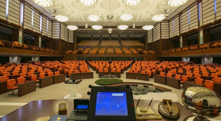 Yusuf Öz; Vekillerin Görevi Liderlerini Savunmak Değil, Bursa’nın Bursalıların Bursaspor’un Hakkını Savunmaktır!