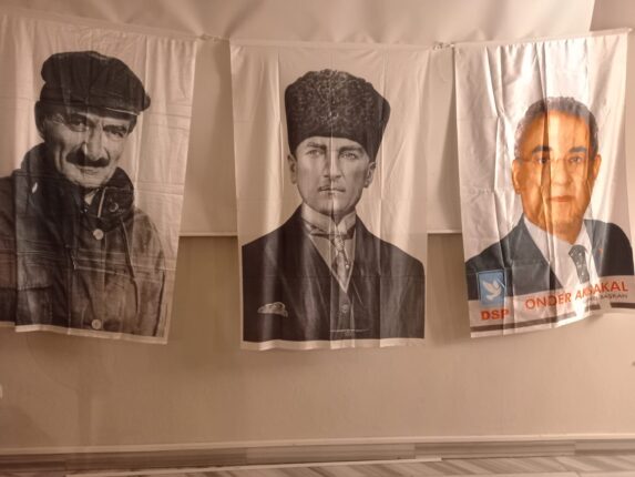 DSP Bursa’da Rozet Coşkusu! “Bursa’nın Sorunlarına Çare Olmak İçin Geliyoruz!”