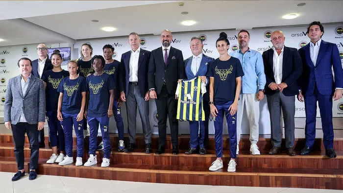 FENERBAHÇE SPOR KULÜBÜ İLE  arsaVev ARASINDA SPONSORLUK ANLAŞMASI İMZALANDI