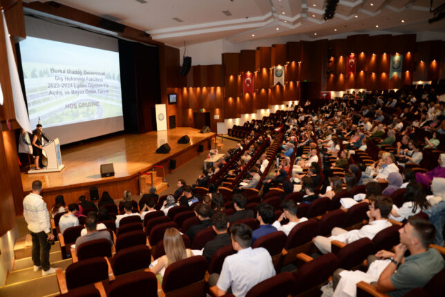 Diş Hekimlerinden Önlük Giyme Töreni