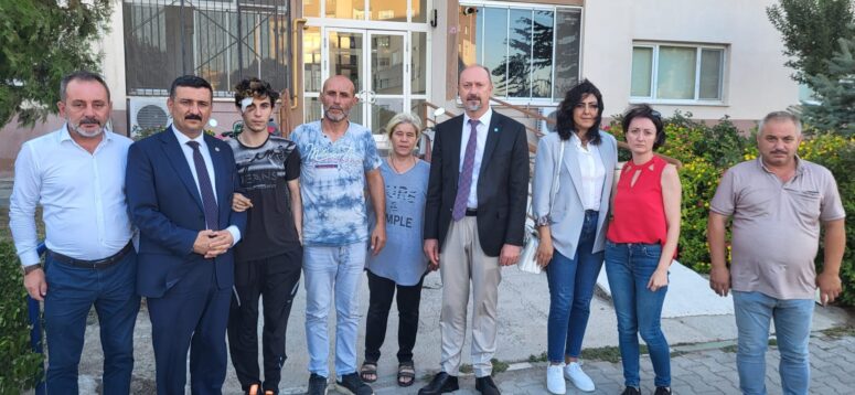 Suriyelilerin öldüresiye dövdüğü Türk gencine İYİ Parti sahip çıktı.