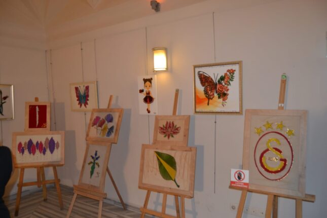 Bursa da suça sürüklenen çocukların ellerden  anlamlı sergisi