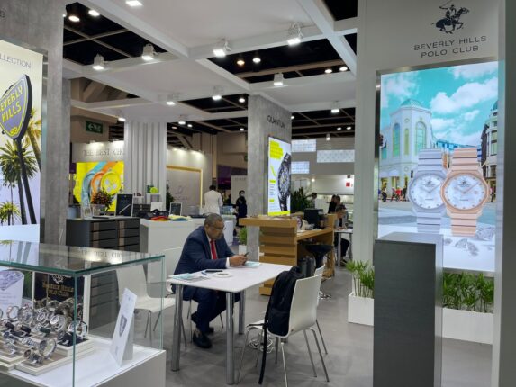 DÜNYA SAAT LİDERLERİ HONG KONG WATCH AND CLOCK FAIR’DA BULUŞTU: ARIKAN GROUP YENİ ÜRÜN PORTFÖYÜ İLE FUARIN GÖZDESİ OLDU!