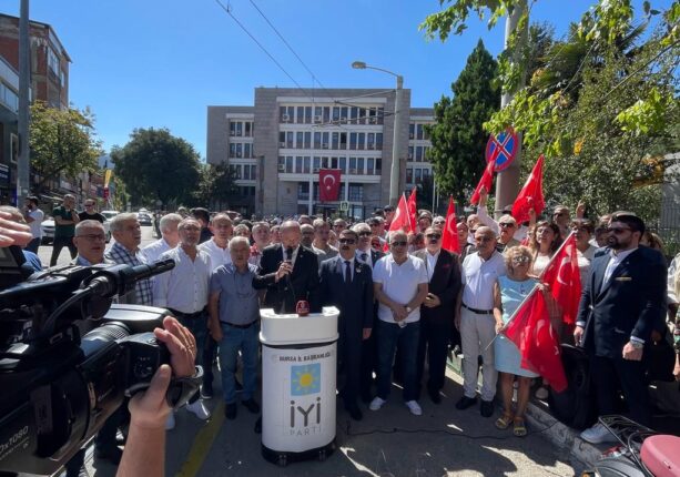 İYİ Parti’den MEB önünde Silahların Gölgesinde  EĞİTİM PROTESTOSU!..