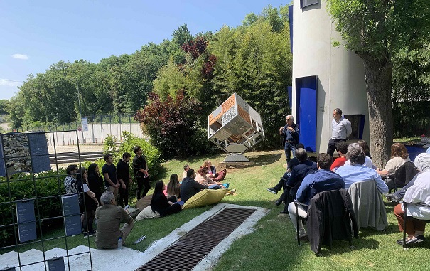 İSTANBULSMD’NİN ÖĞRENCİLERİN MESLEKİ GELİŞİMİNİ DESTEKLEYEN GİRİŞİMİ: “I2P – IDEA TO PRODUCT” PROJESİ TAMAMLANDI.