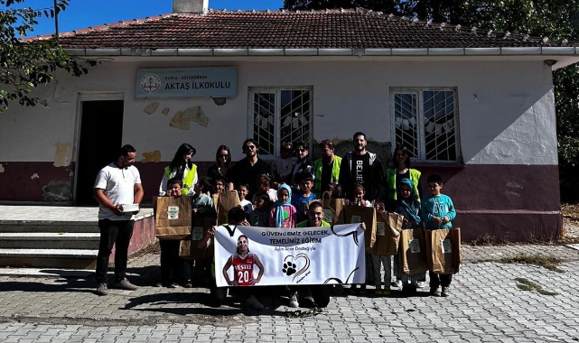 Fesleğen Pati Derneği’nden Dağ Yöresine Milli Voleybolcu Destekli Çıkartma!