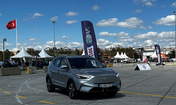 4. Elektrikli ve Hibrit Araçlar Sürüş Haftası’nda Binlerce Kişi Çevreci Araçları İlk Kez Test Etti!