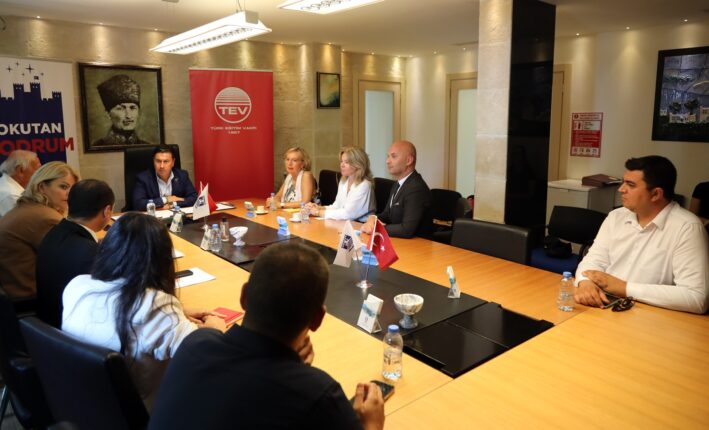 ÜNİVERSİTE ÖĞRENCİLERİ İÇİN PROTOKOL İMZALANDI   TEV İLE BODRUM BELEDİYESİ’NDEN “OKUTAN BODRUM” PROJESİ