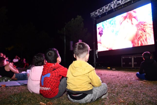 İZNİK’TE YAZLIK SİNEMA SEZON FİNALİ YAPTI