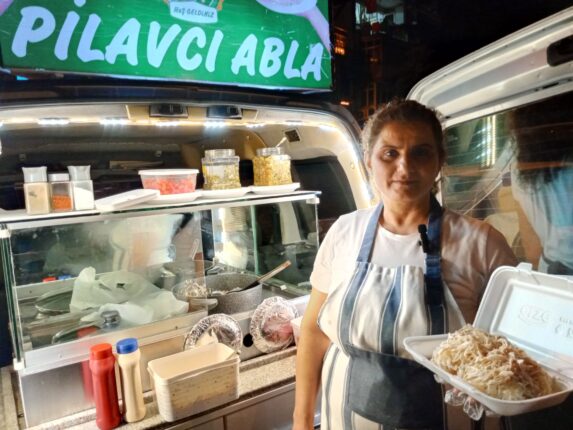 Özge Demir Yazdı; PİLAVCI ABLA…