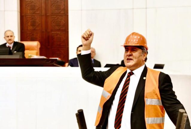 HAKKI, HUKUKU HER ALANDA SAVUNAN, HESAPSIZ VE YÜREKLİ VEKİL ÖMER FETHİ GÜRER ÖRNEKSİNİZ.