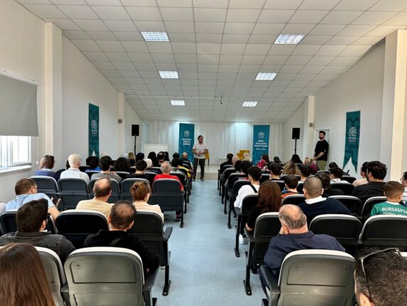 BEYAZ BASTON GÜNÜ’NDE GÖRME ENGELLİLERE HAKLARI ANLATILDI