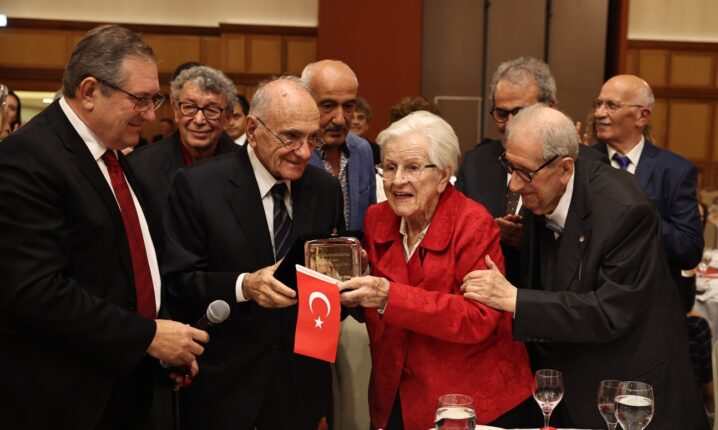 NİLÜFER’DE OKUMA KÜLTÜRÜNE VERİLEN KATKI ÖDÜLLENDİRİLDİ