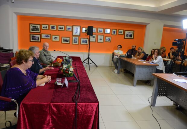 ANILAR, TANIKLIKLAR SÖYLEŞİSİNDE TOMRİS UYAR KONUŞULDU