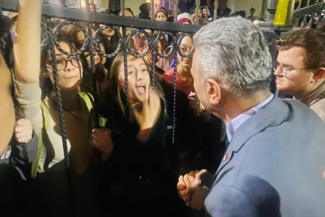 CHP BURSA İL BAŞKANI YEŞİLTAŞ ÖĞRENCİLERİN YANINDA