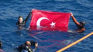 TEV ile EL ELE VEREN ŞAHİKA ERCÜMEN, CUMHURİYETİMİZİN 100. YILINDA 100 KIZ ÖĞRENCİYE DESTEK İÇİN 106 METRELİK DÜNYA REKORUNU KIRDI!