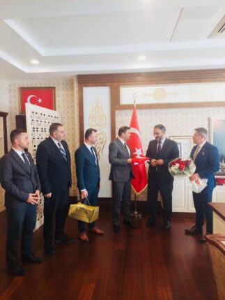 HER MİNAREYE BİR BAYRAK, HER MİNAREYE BİR SANCAK!