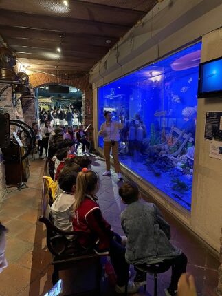 Çocuklar müzede eğitim ile  öğrenirken eğleniyor