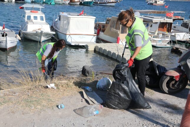 GÜMBET MAHALLESİNDE KAPSAMLI TEMİZLİK FAALİYETİ