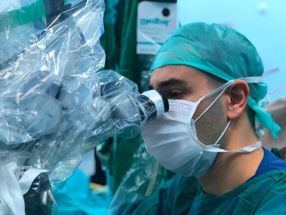 Uzmanı açıkladı: Geleneksel yöntemlerle yapılan burun estetiği risk taşıyor