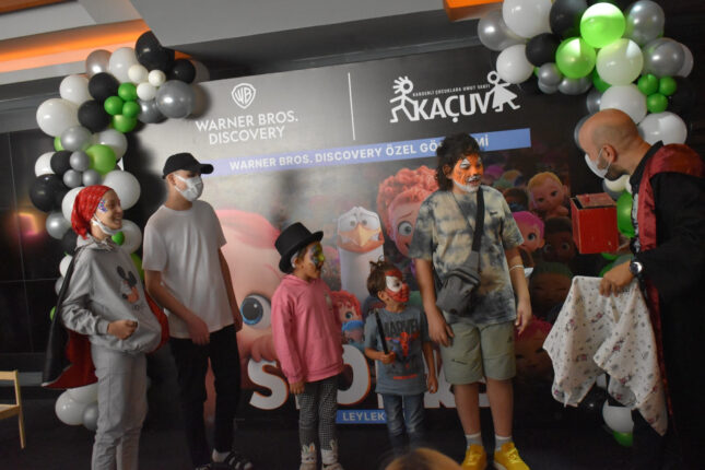 WARNER BROS. DISCOVERY ÇALIŞANLARI,  KANSERLİ ÇOCUKLARA UMUT VAKFI’NA  PROJELERİYLE DESTEK VERİYOR