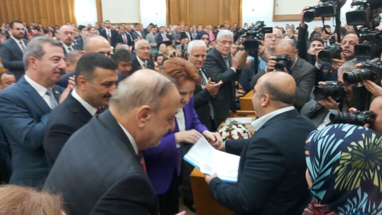 Reis’in “Meseleyi Uzatmadan Çözün” Sözüne Rağmen Çözüm Bulamayınca Hürriyetliler Akşener’e Gitti!