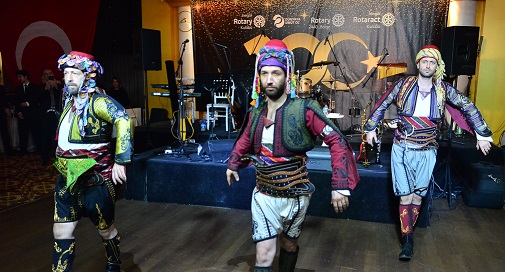 100. yıla yakışan balo