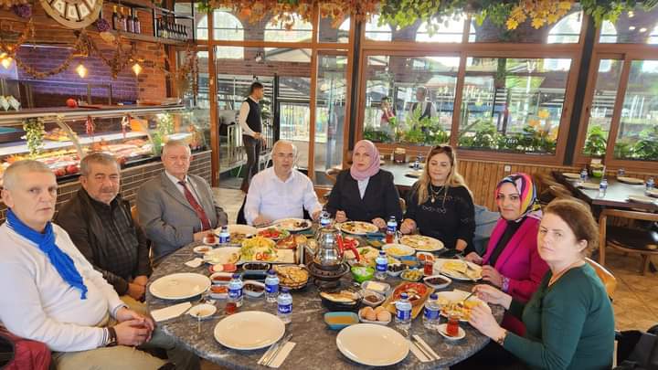 Muhtar Adayından Motivasyon Kahvaltısı..!!