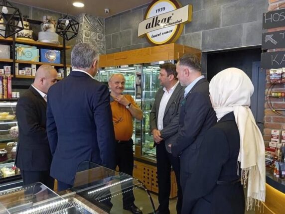 Tekin’den esnaf ziyareti!