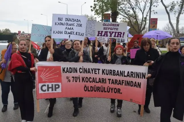 CHP BURSA İL KADIN KOLLARI’NDAN 25 KASIM YÜRÜYÜŞÜ