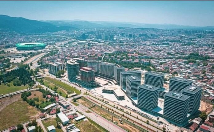 KÜÇÜKKAYALAR: “PALYATİF VE ZORLAMA ÇÖZÜMLER PEŞİNDE ZAMAN VE PARA HARCANIYOR”