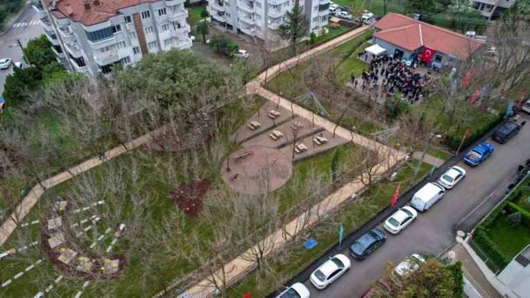 NİLÜFER’DE EMEKLİLERE ÖZEL PARK VE LOKAL KAZANDIRILDI