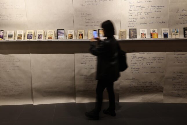 TOMRİS UYAR’IN DÜNYASI BU SERGİDE