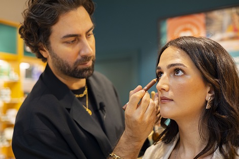 The Body Shop Make Up Artist Seçkin Süngüç ile birlikte Makyaj Ürünlerini ve Kış Makyajının Tüyolarını Paylaştı