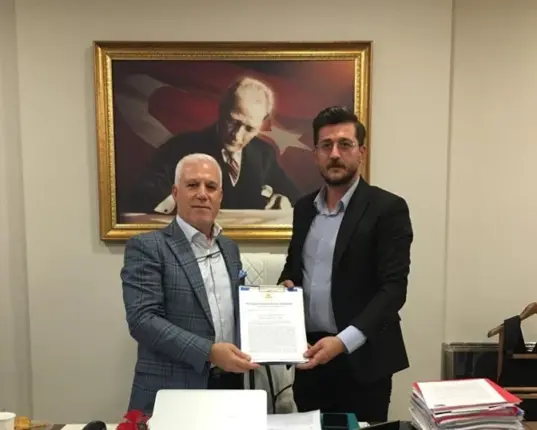 Töbsenli öğretmen aynı zamanda sokağın da bir parçasıdır. Sorunların çözüm noktasında sorumluluk alır.