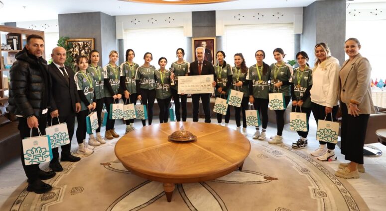 BAŞARILI SPORCULARDAN BAŞKAN ERDEM’E ZİYARET