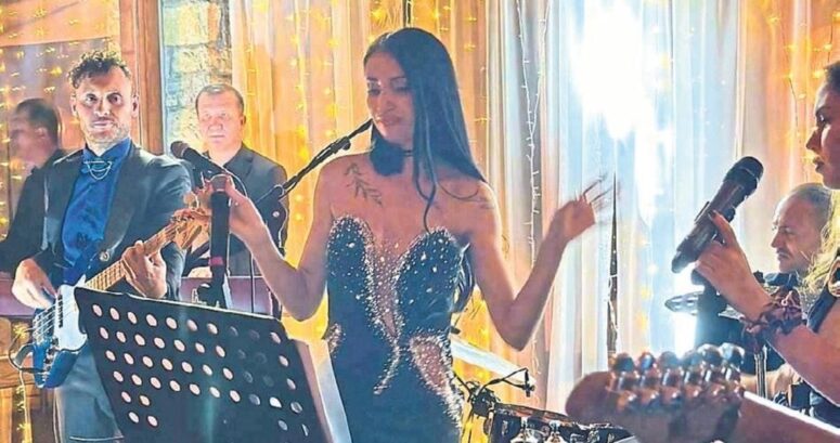 SANATÇI GÖZDE USLU’NUN PERFORMANSI TAM NOT ALDI