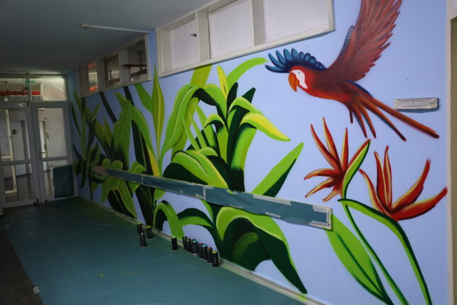 Huzurevi sakinleri duvarları tuvale dönüştürdü