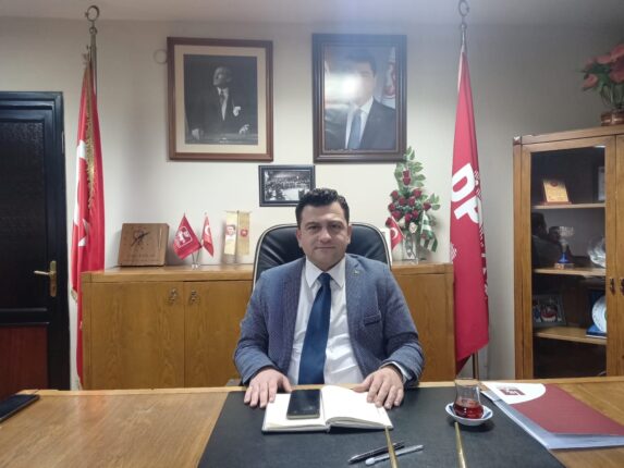 Demokratlarda Gemlik Ayrıntısı!