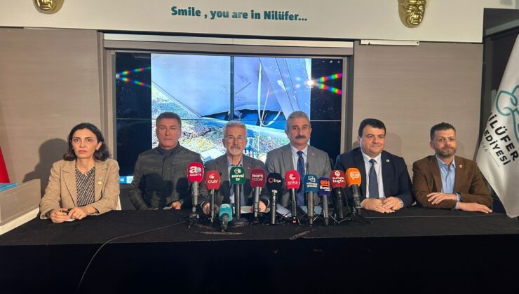 Futbol Magandaları Suudilere Kızdı! Nilüfer Belediye Reklam Panolarını Parçaladı!