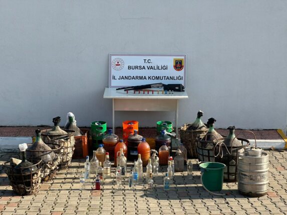 Yılbaşı öncesi jandarmadan kaçak alkol baskını