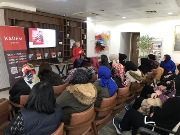 GÜRSULU KADINLAR YASAL HAKLARI KONUSUNDA BİLİNÇLENDİ
