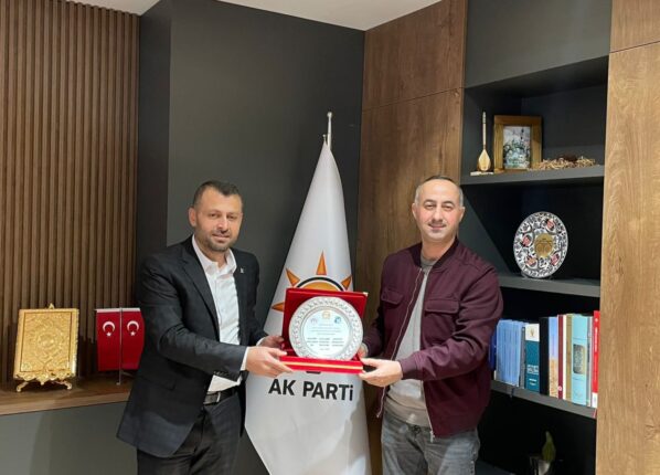 “Akademisyen Güney Ferhat Batı, AK Parti Mardin İl Başkanlığı’na Hayırlı Olsun ve Nezaket Ziyareti”