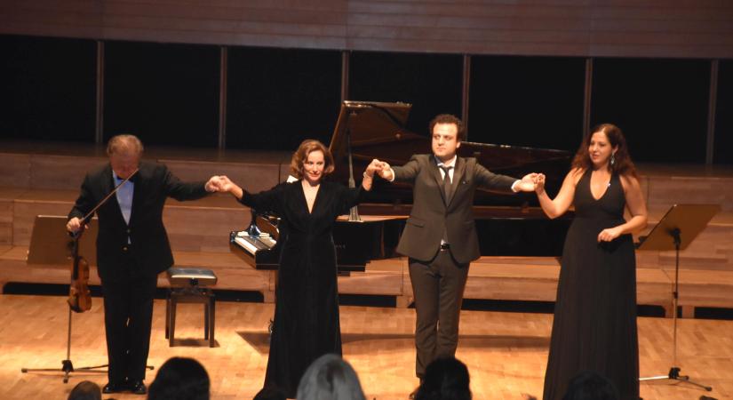 CİHAT AŞKIN YÖNETİMİNDE CUMHURİYETİMİZİN 100. YILINA ÖZEL DÜZENLENEN  “ATATÜRK’Ü ANLAMAK” KONSERİ, İZMİR’DE GERÇEKLEŞTİ!